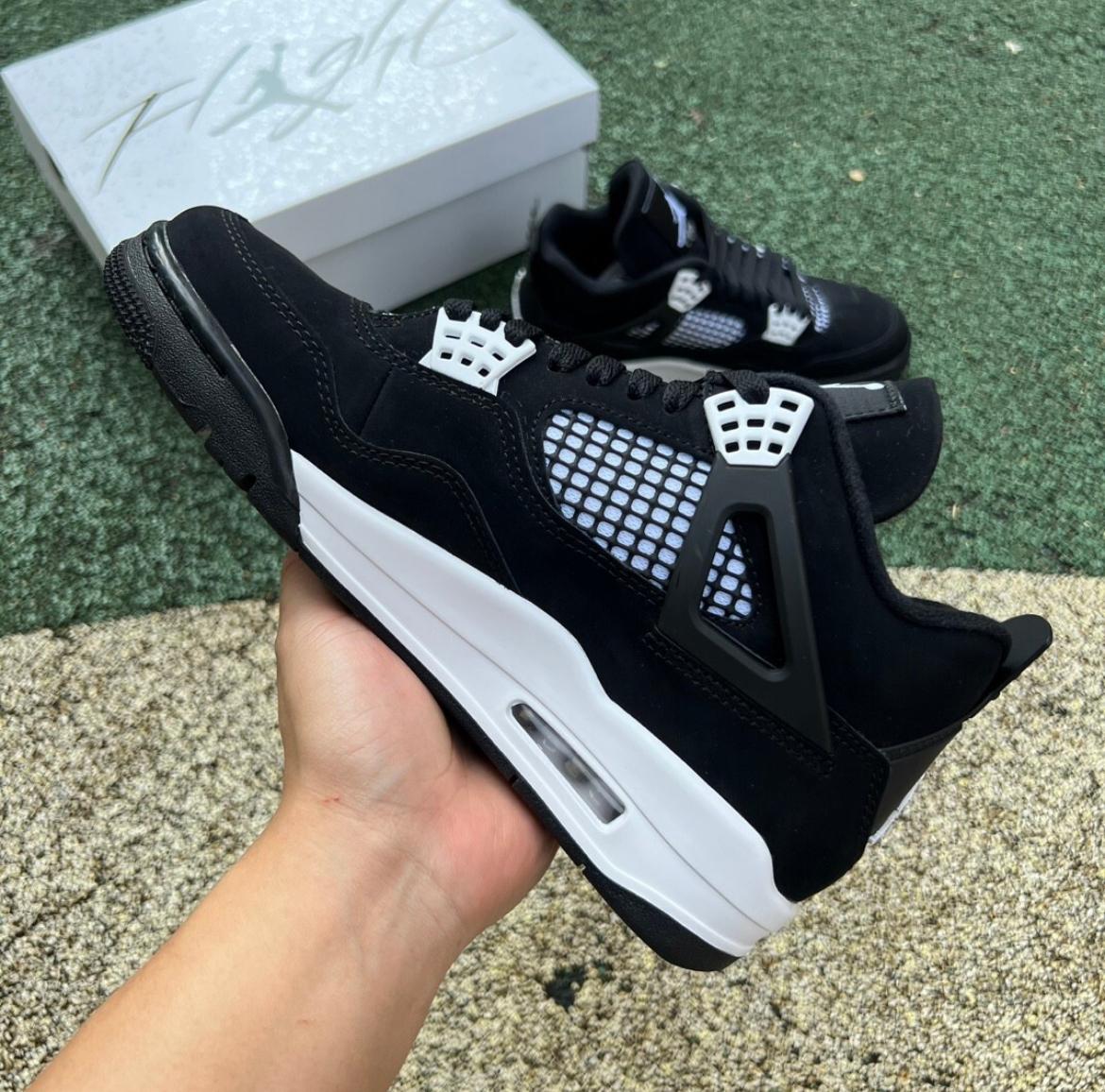 Air Jordan 4
